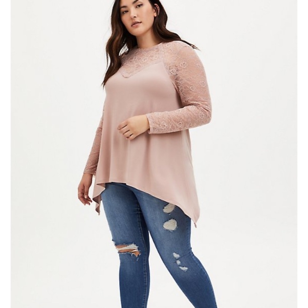 9.TORRID TAUPE CREPE AND LACE SHARKBITE TOP - Picture 16 of 16